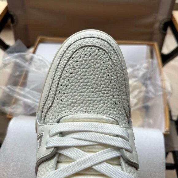 LOUIS VUITTON Trainer, White Cement, Low-top, Unisex, US9, Leather. - Picture 4 of 6